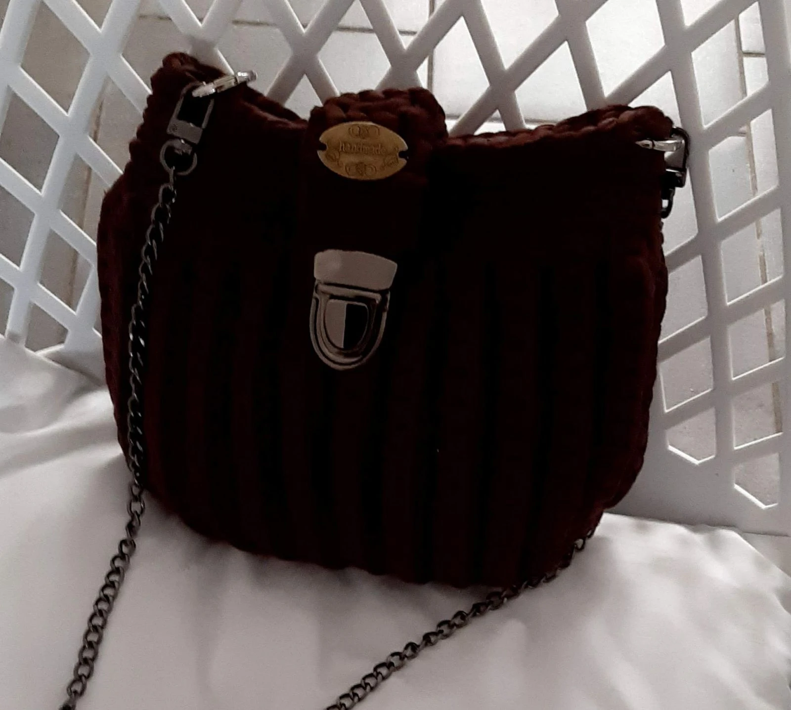 Sac à  main  très tendance brun foncé 